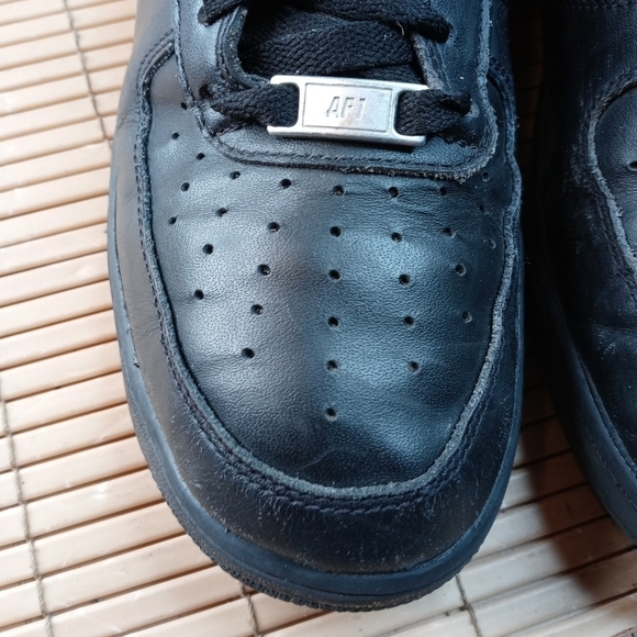 Nike Air Force 1 Low. Leather. Triple Black men\'s sz 10.5  (315122-001). 68pm main image 5